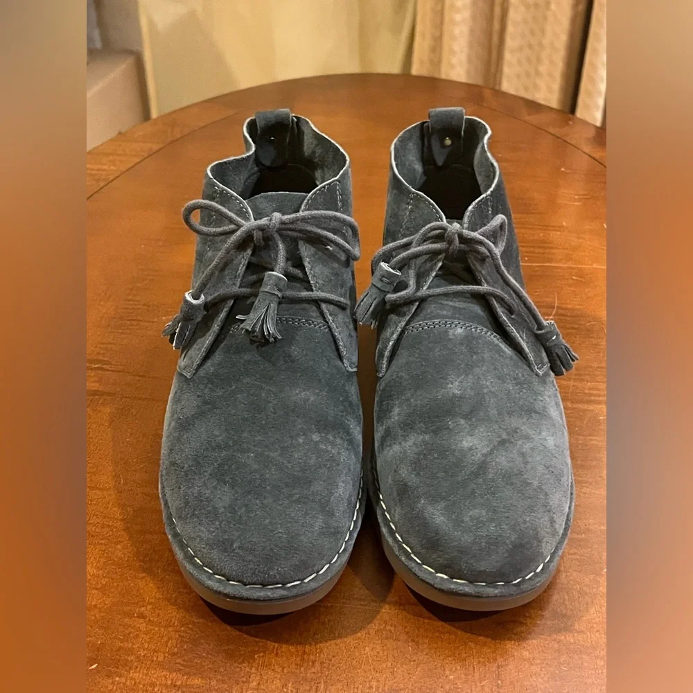 Hush Puppies Cyra Catelyn Suede Chukka boots w/tassel laces. Grey leather. Sz 10